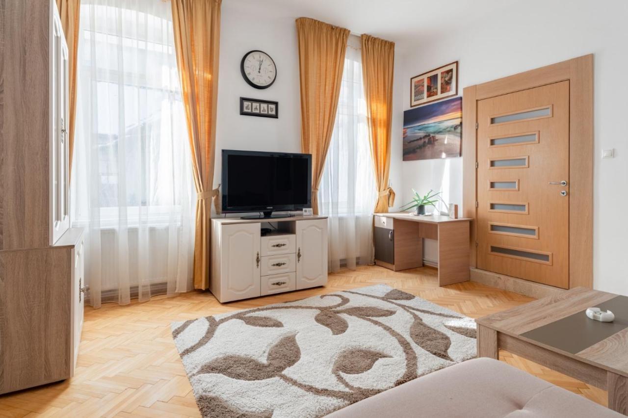 Brasov Centrul Vechi - 67Sqm - 2Min To Counsel Square Apartment Bagian luar foto