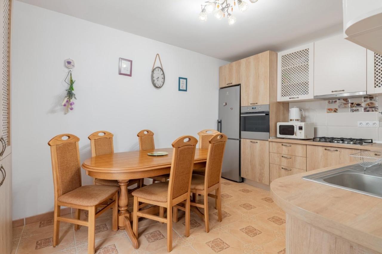 Brasov Centrul Vechi - 67Sqm - 2Min To Counsel Square Apartment Bagian luar foto