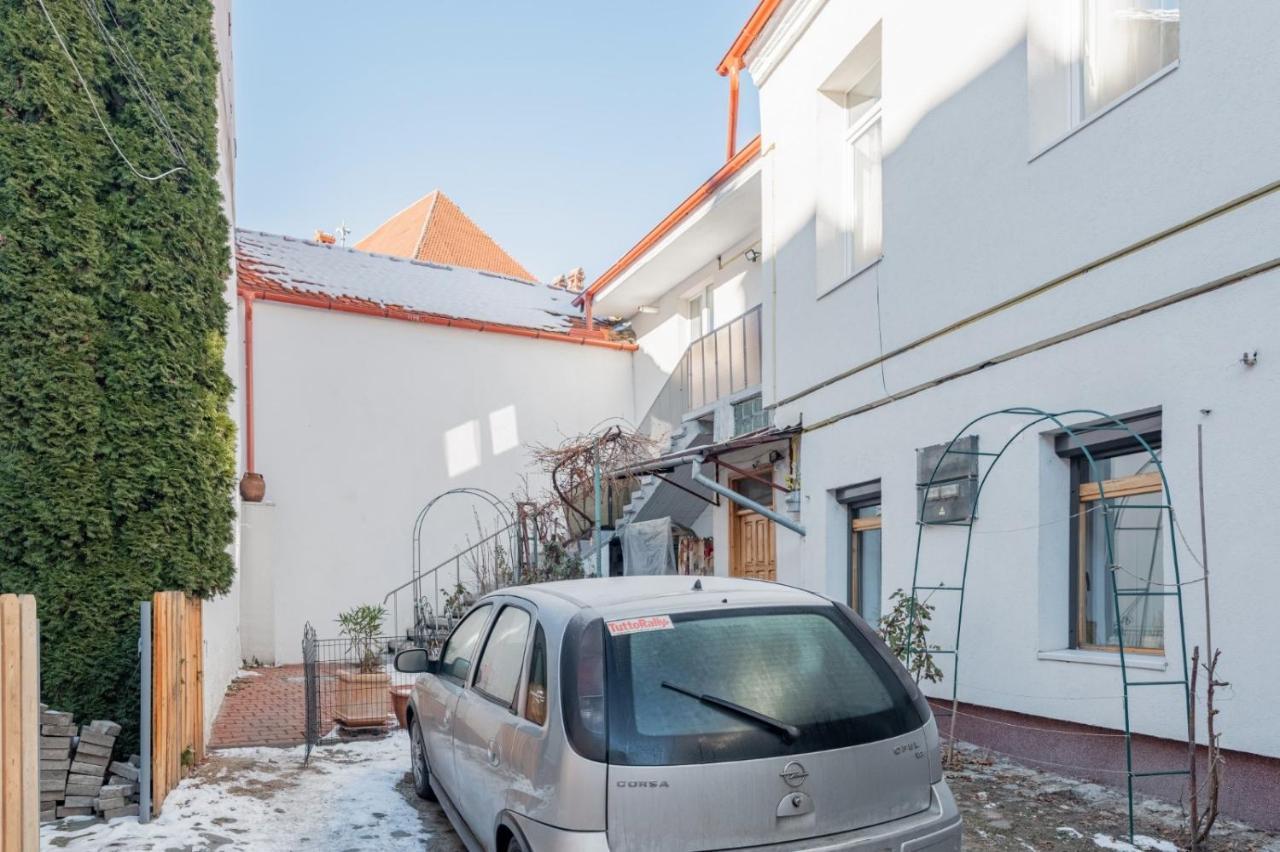 Brasov Centrul Vechi - 67Sqm - 2Min To Counsel Square Apartment Bagian luar foto