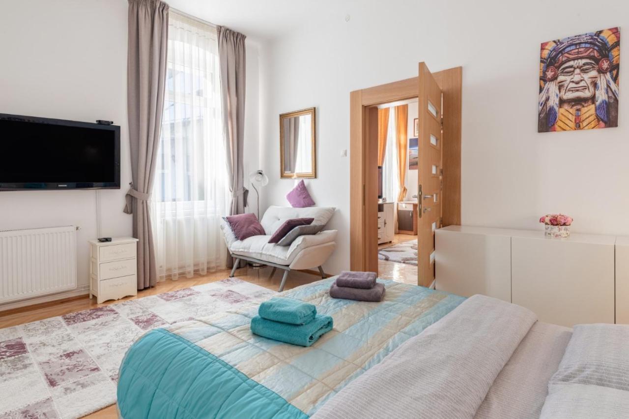Brasov Centrul Vechi - 67Sqm - 2Min To Counsel Square Apartment Bagian luar foto