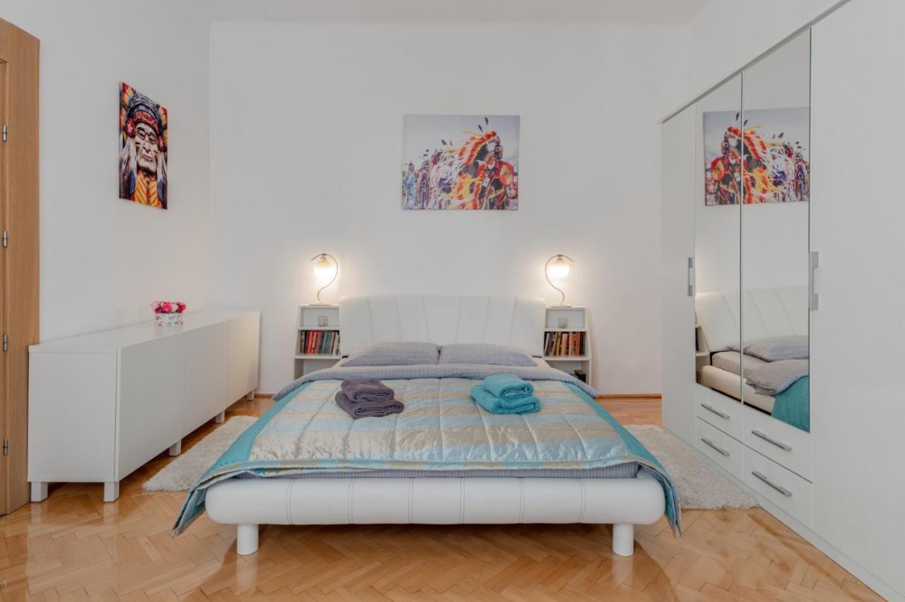Brasov Centrul Vechi - 67Sqm - 2Min To Counsel Square Apartment Bagian luar foto