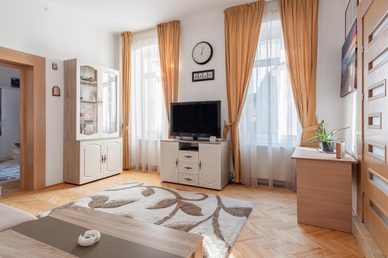 Brasov Centrul Vechi - 67Sqm - 2Min To Counsel Square Apartment Bagian luar foto