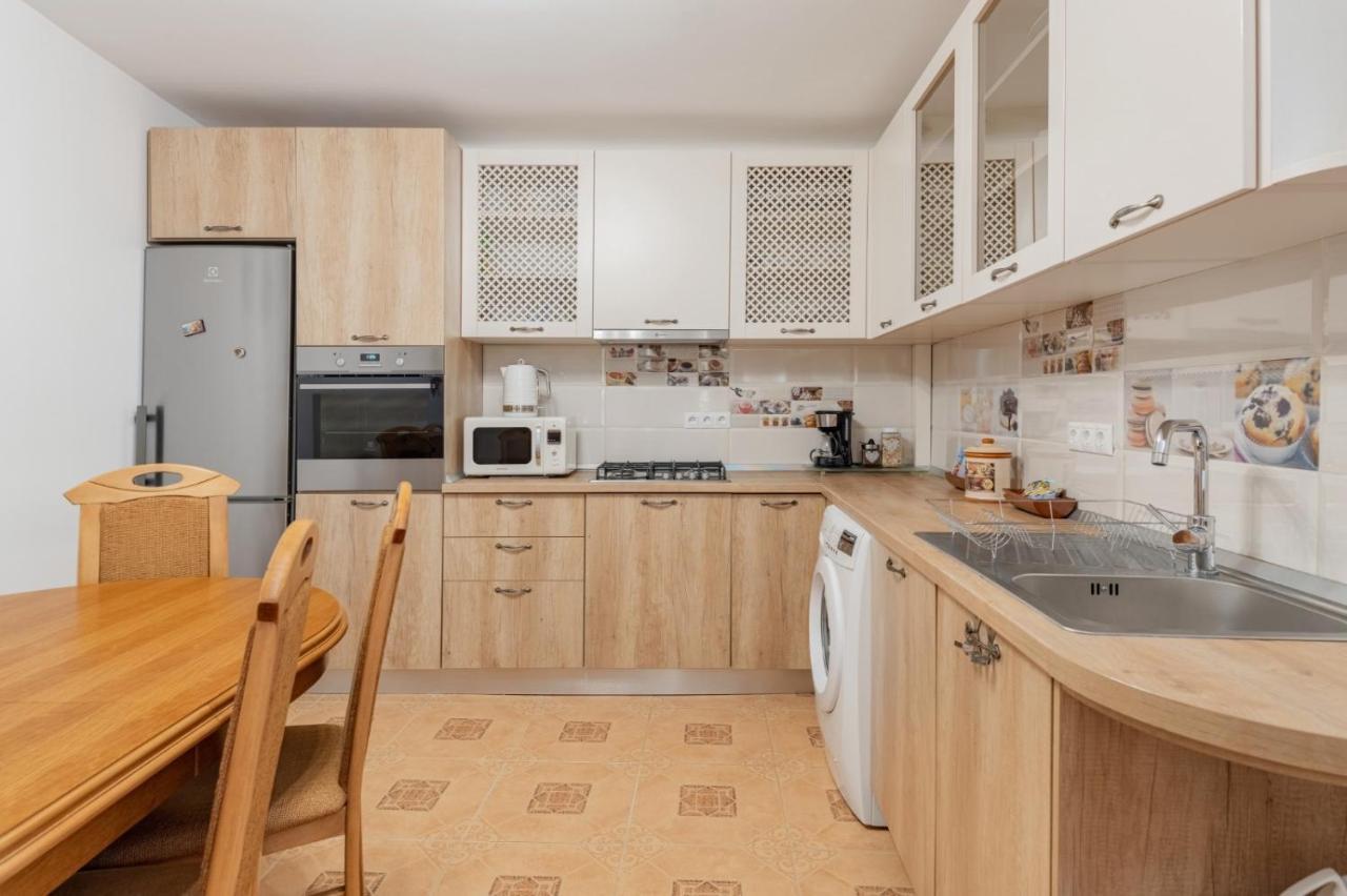 Brasov Centrul Vechi - 67Sqm - 2Min To Counsel Square Apartment Bagian luar foto