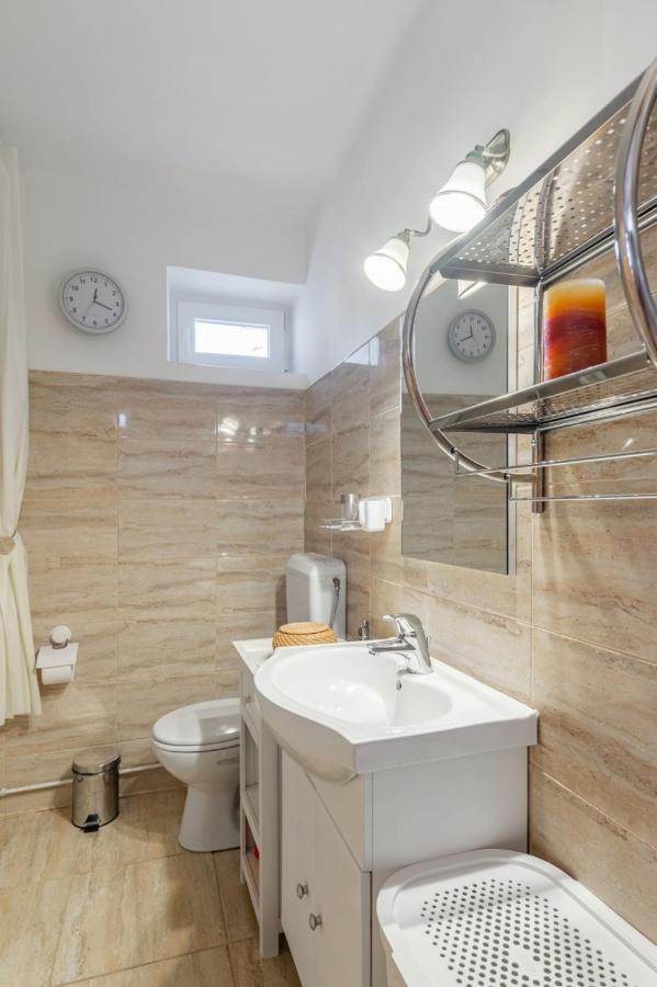 Brasov Centrul Vechi - 67Sqm - 2Min To Counsel Square Apartment Bagian luar foto