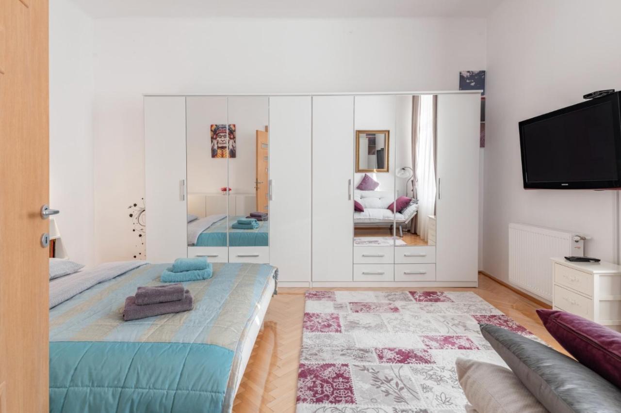 Brasov Centrul Vechi - 67Sqm - 2Min To Counsel Square Apartment Bagian luar foto