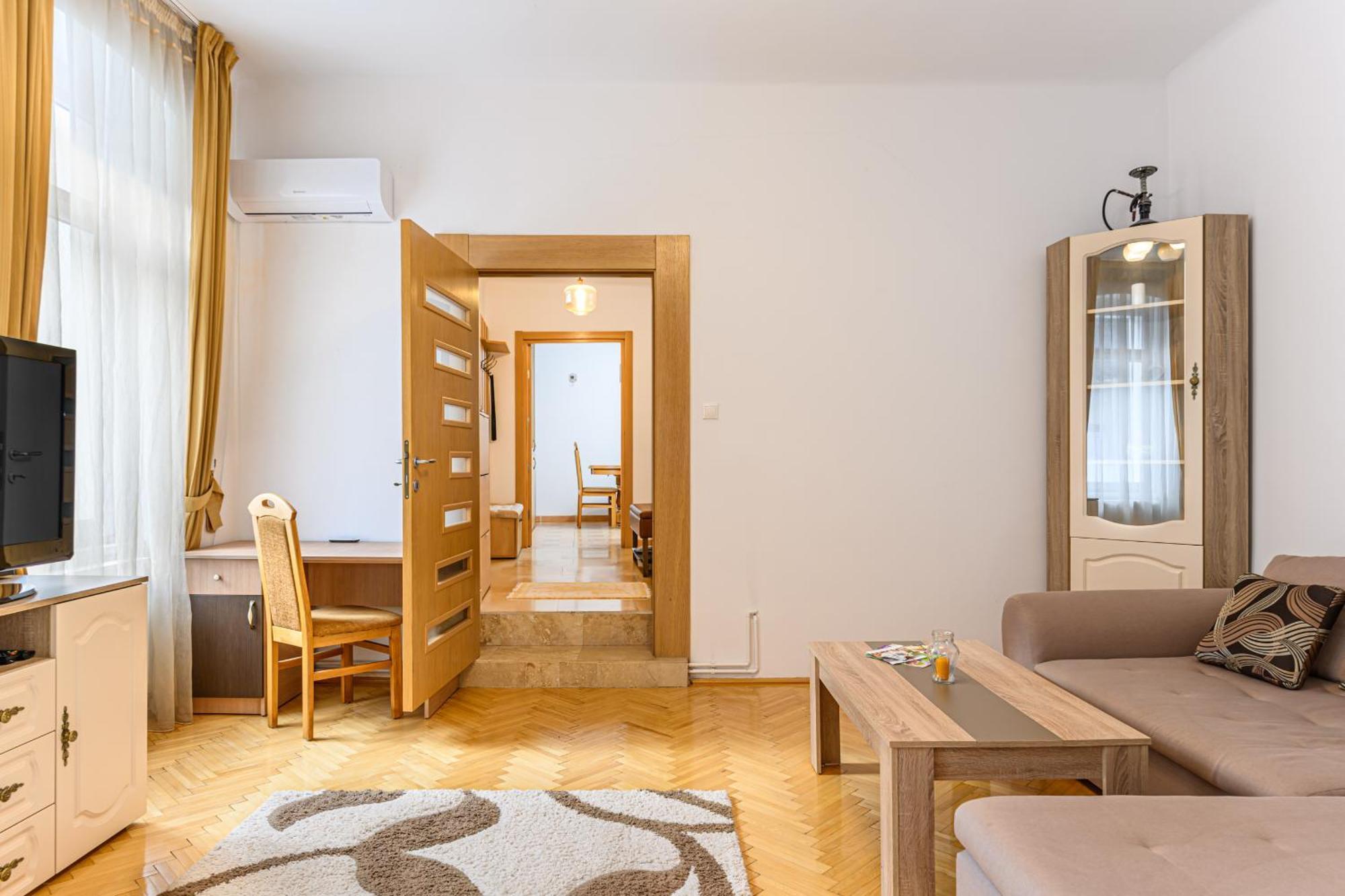 Brasov Centrul Vechi - 67Sqm - 2Min To Counsel Square Apartment Bagian luar foto