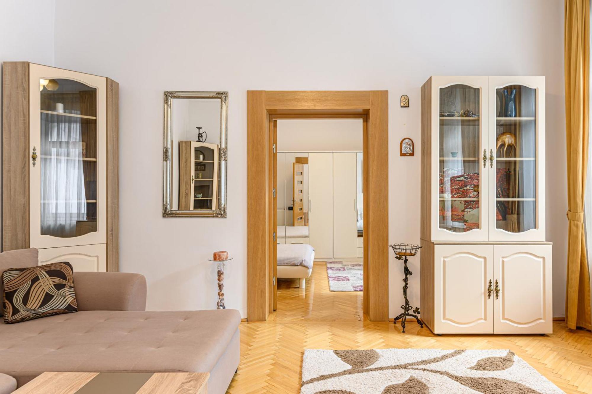 Brasov Centrul Vechi - 67Sqm - 2Min To Counsel Square Apartment Bagian luar foto
