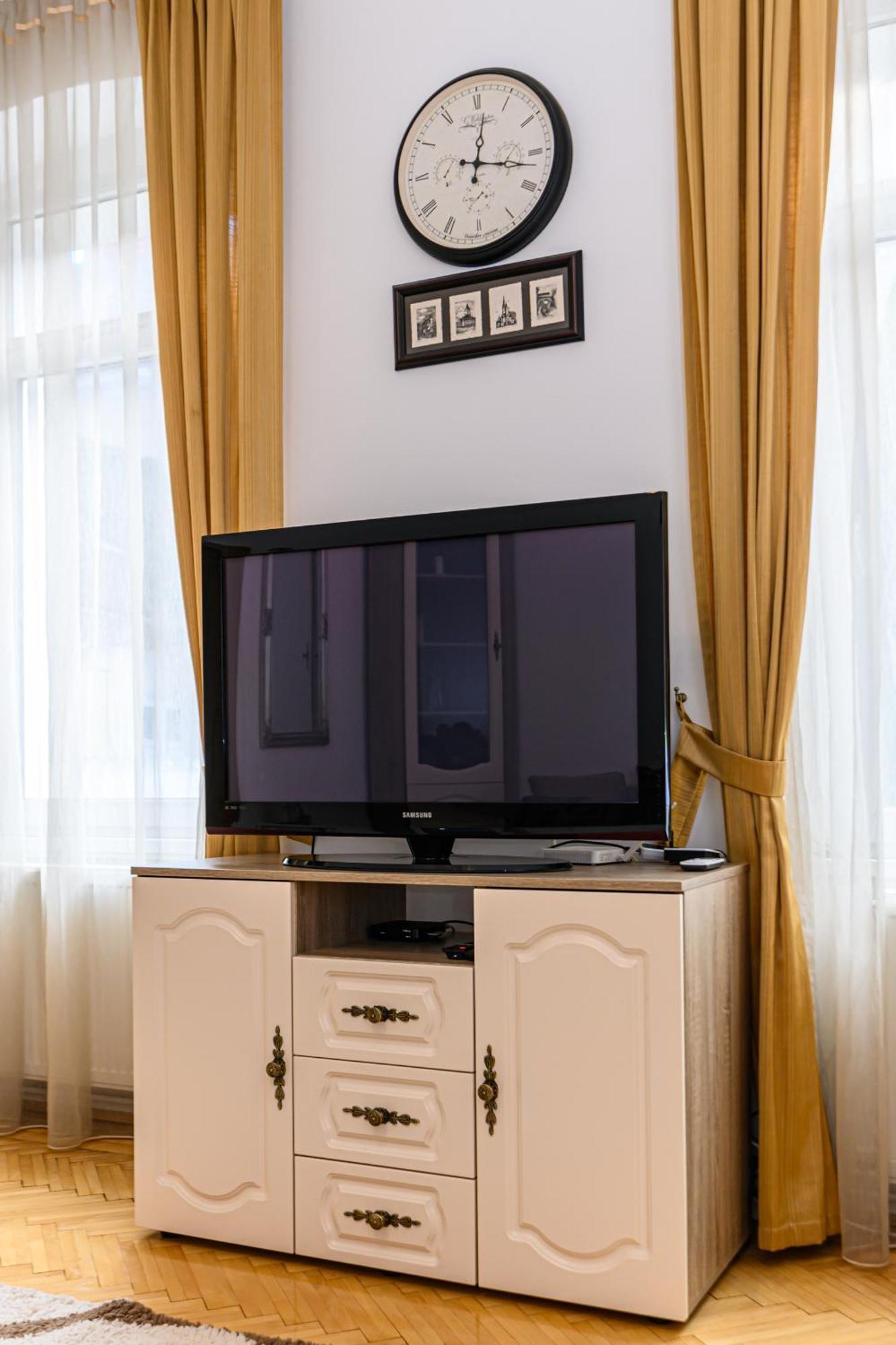 Brasov Centrul Vechi - 67Sqm - 2Min To Counsel Square Apartment Bagian luar foto