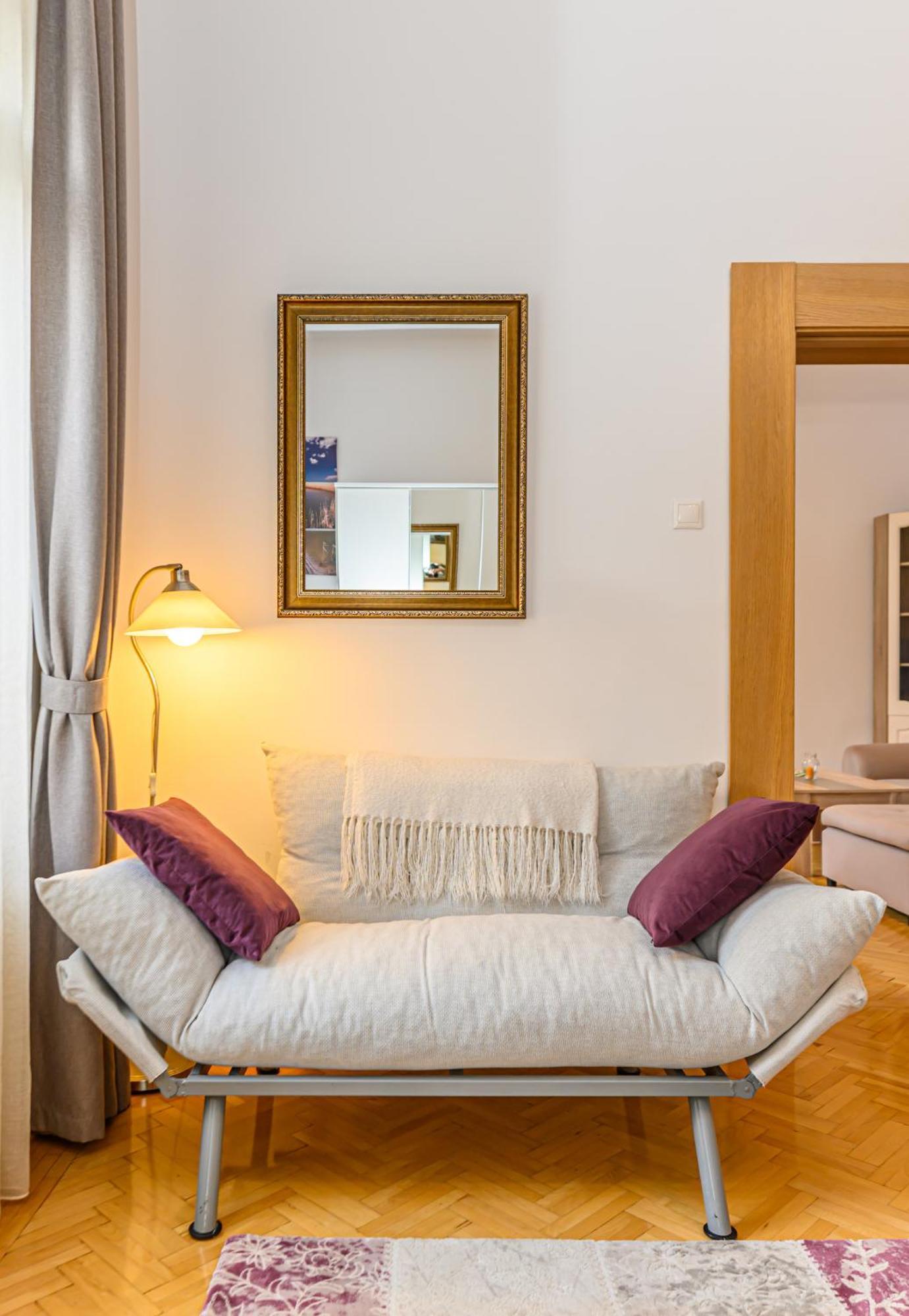 Brasov Centrul Vechi - 67Sqm - 2Min To Counsel Square Apartment Bagian luar foto