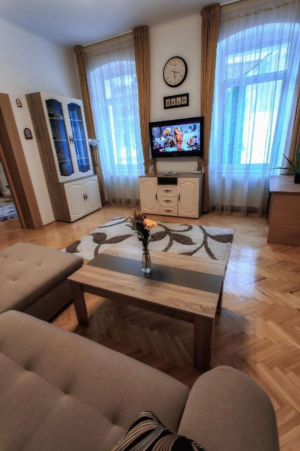 Brasov Centrul Vechi - 67Sqm - 2Min To Counsel Square Apartment Bagian luar foto