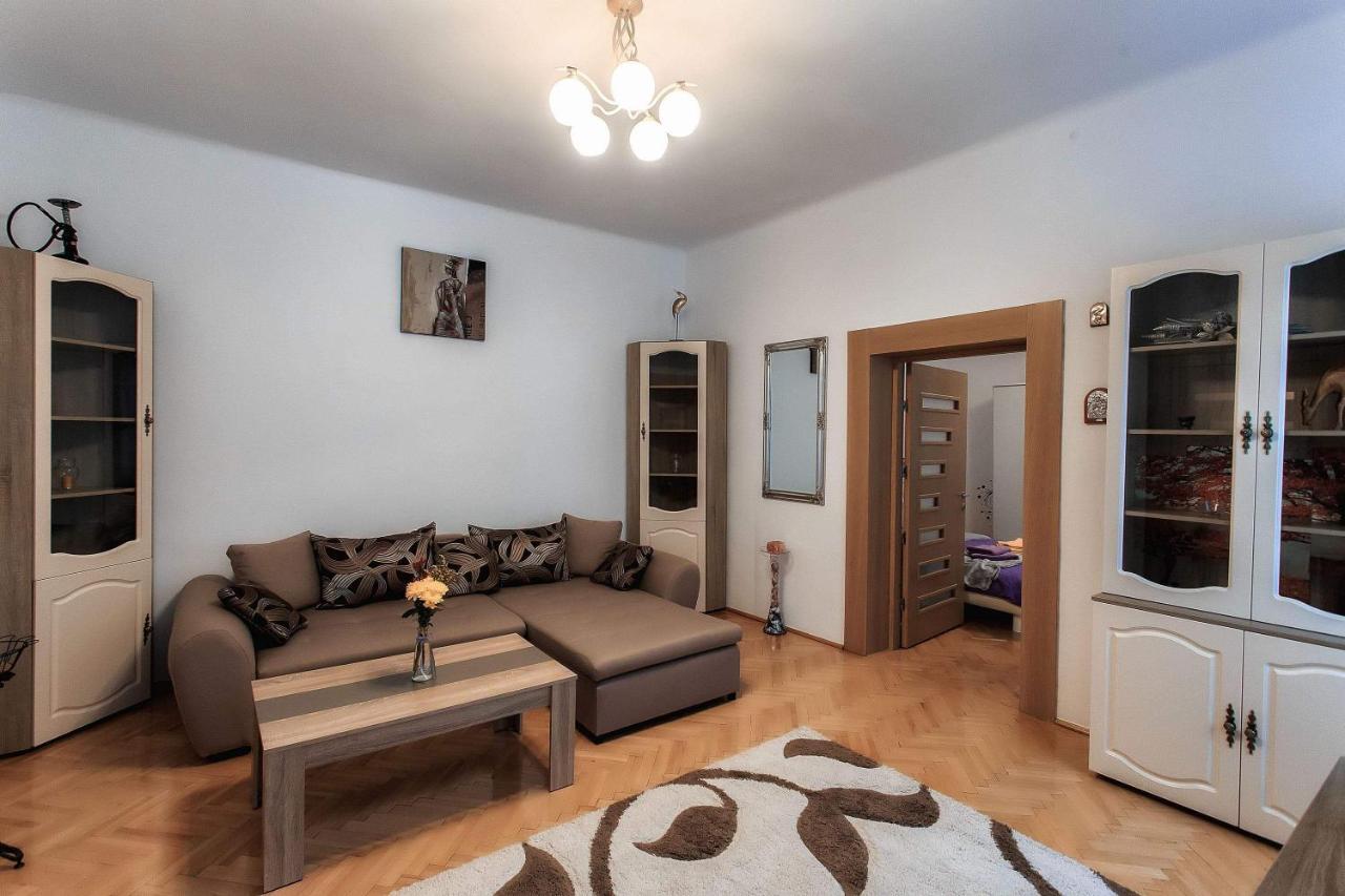 Brasov Centrul Vechi - 67Sqm - 2Min To Counsel Square Apartment Bagian luar foto