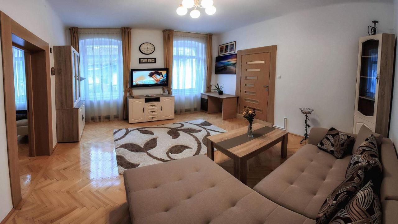 Brasov Centrul Vechi - 67Sqm - 2Min To Counsel Square Apartment Bagian luar foto