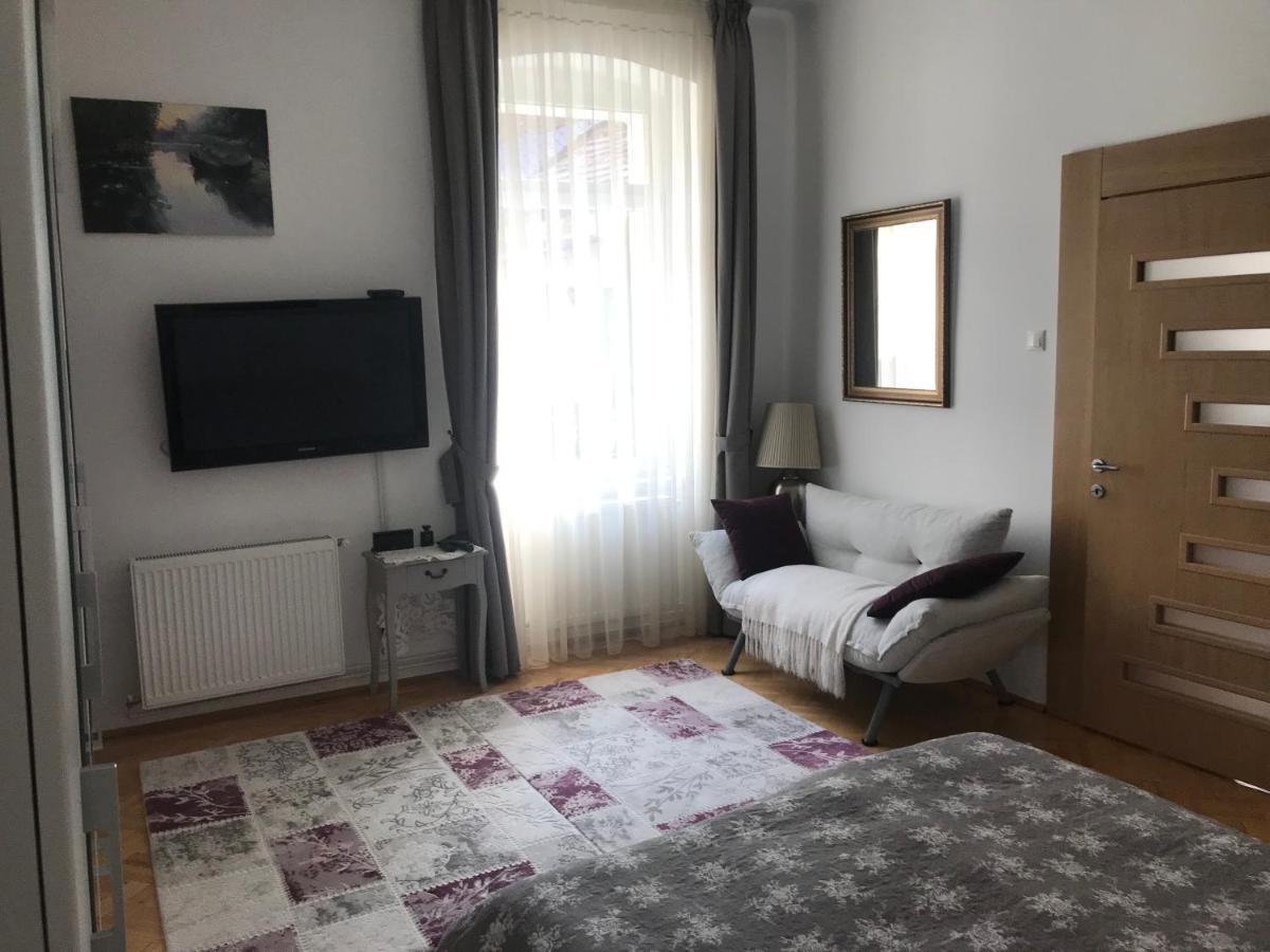 Brasov Centrul Vechi - 67Sqm - 2Min To Counsel Square Apartment Bagian luar foto