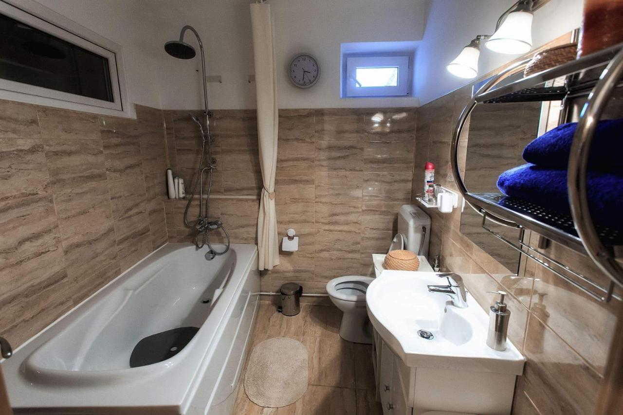 Brasov Centrul Vechi - 67Sqm - 2Min To Counsel Square Apartment Bagian luar foto