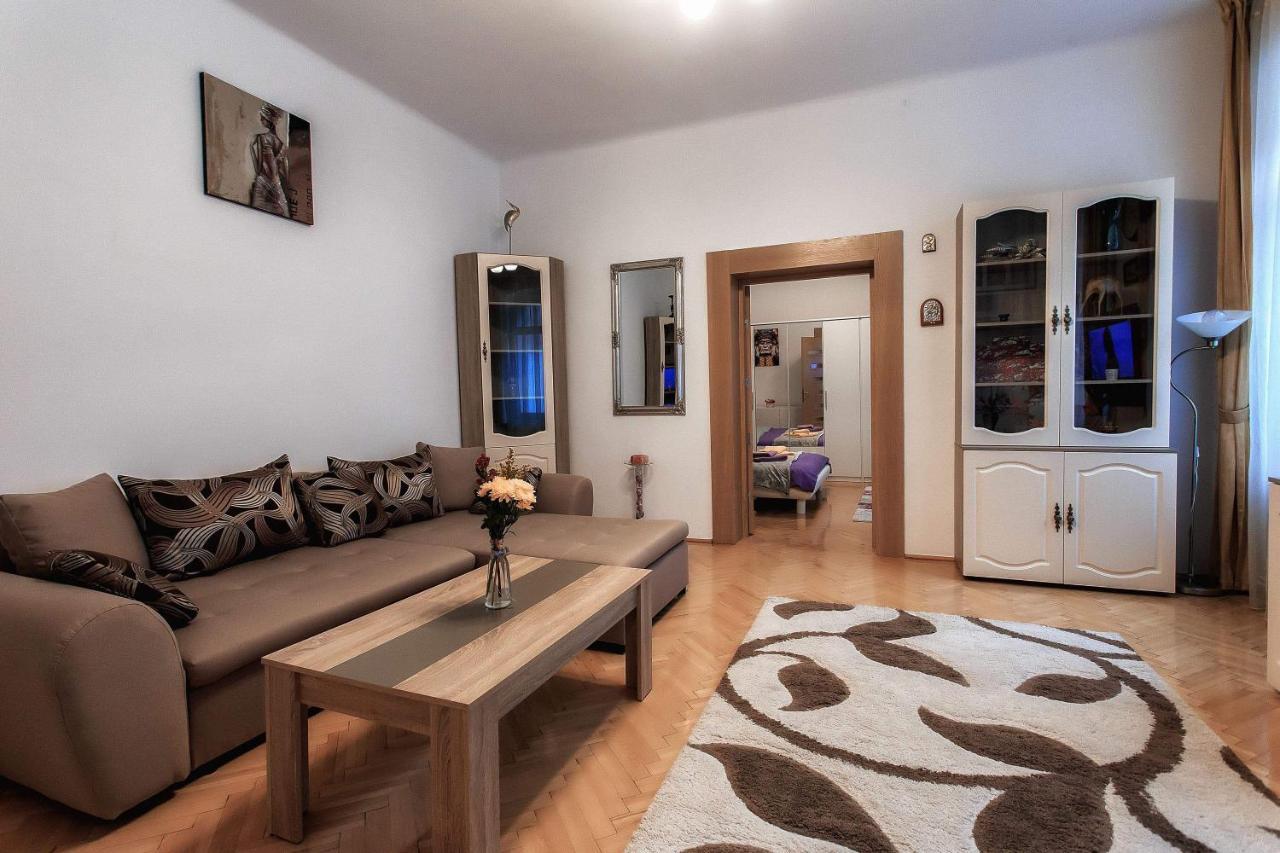 Brasov Centrul Vechi - 67Sqm - 2Min To Counsel Square Apartment Bagian luar foto